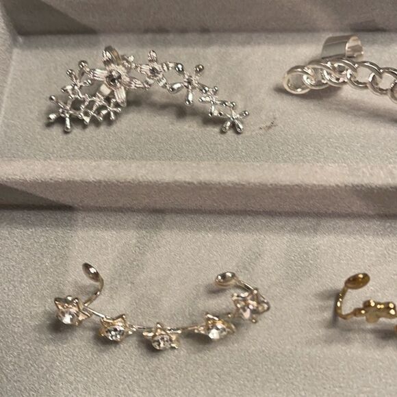 Lot of Baublebar & other earrings, star pin and several crawler earrings - Picture 5 of 7